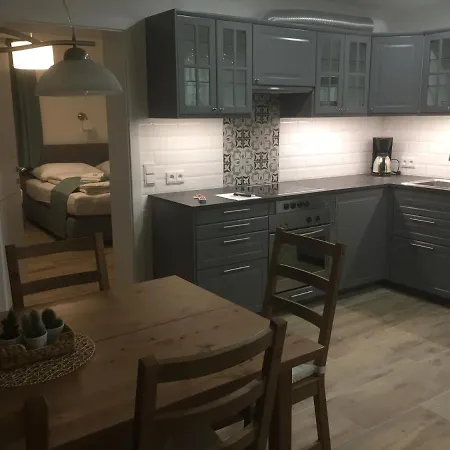 Gaestewohnung Schlossblick * 그로딕